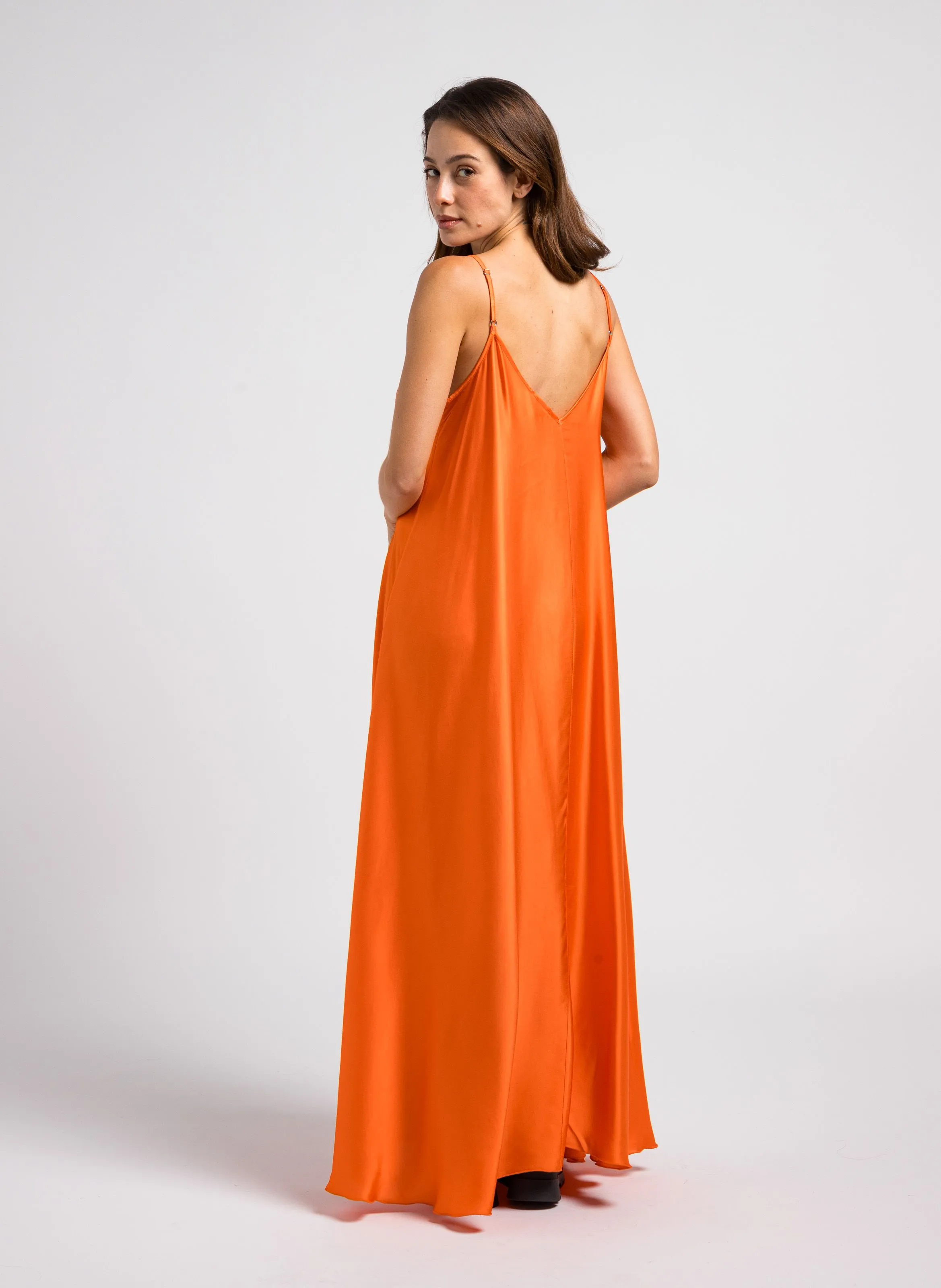 ARIA - Vestido largo holgado y vaporoso de tirantes finos en naranja