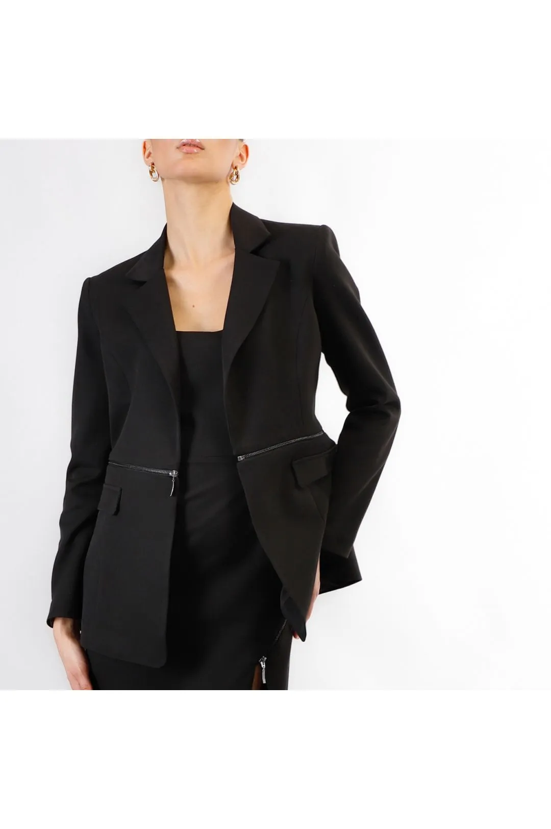 chaqueta con cremallera en la cintura. black