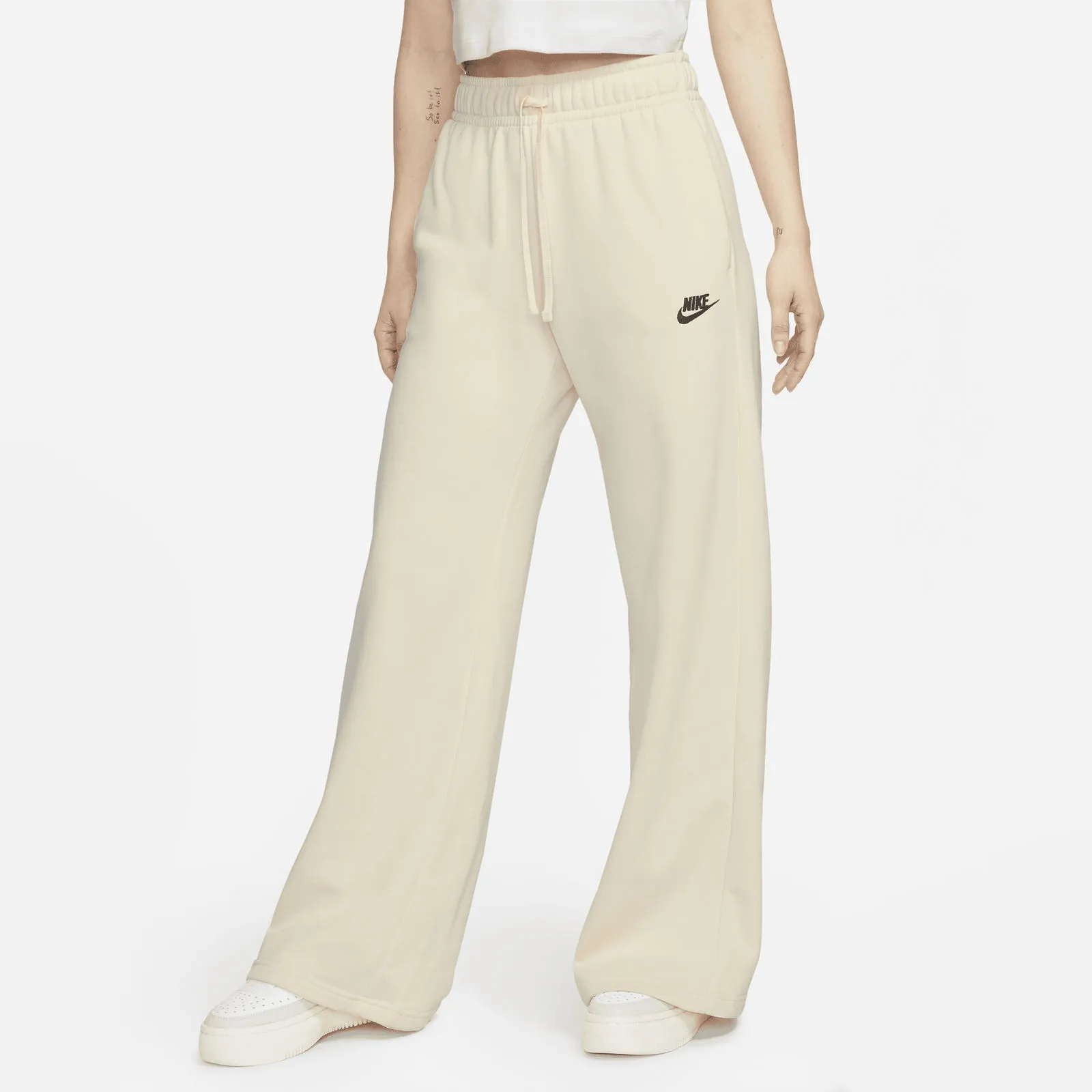 Nike Sportswear Club Fleece Mid-Rise Wide-Leg Sweatpants