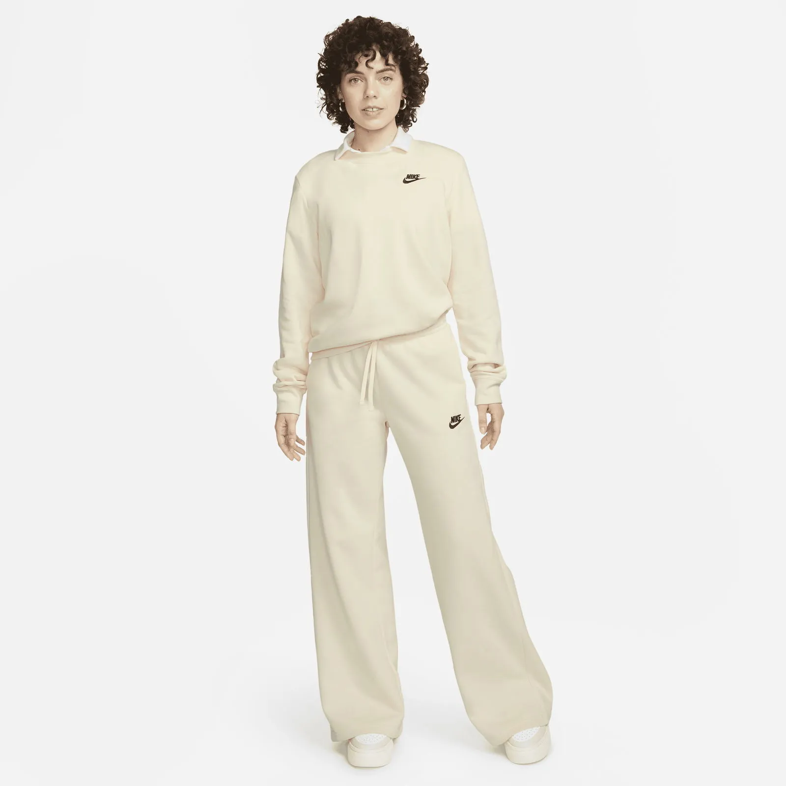 Nike Sportswear Club Fleece Mid-Rise Wide-Leg Sweatpants