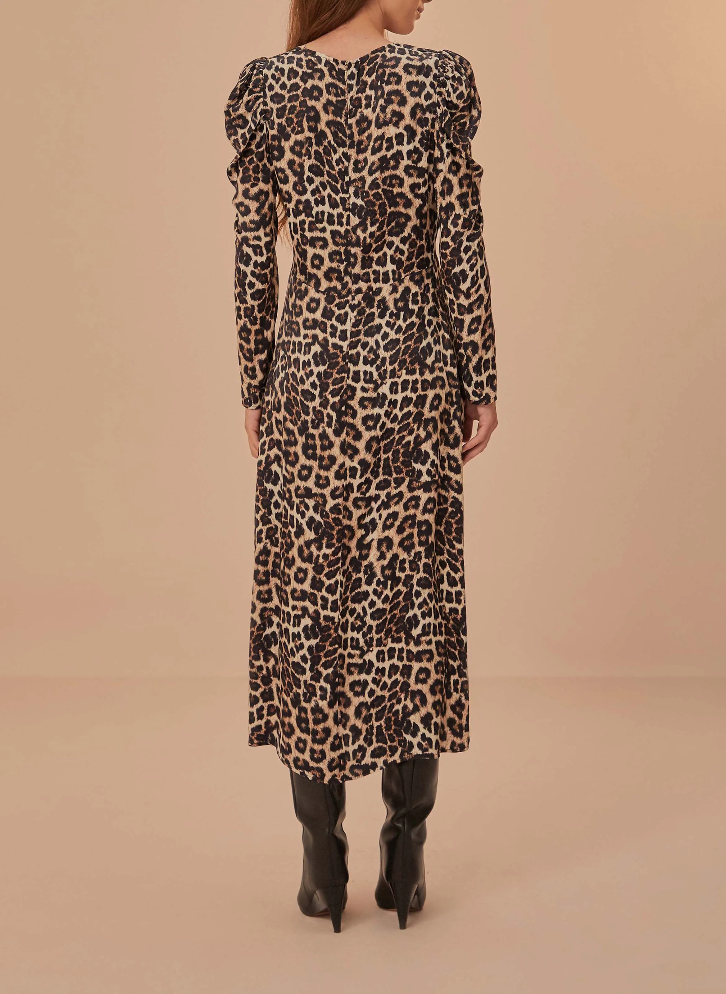 Vestido de leopardo en marron